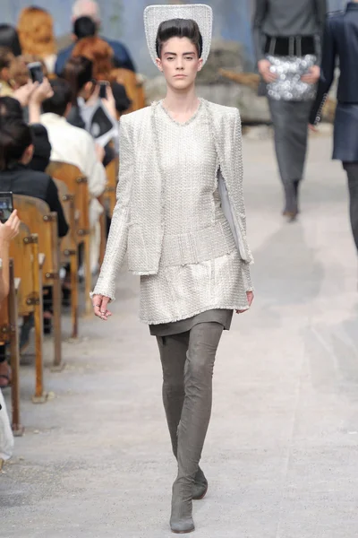 Look 24